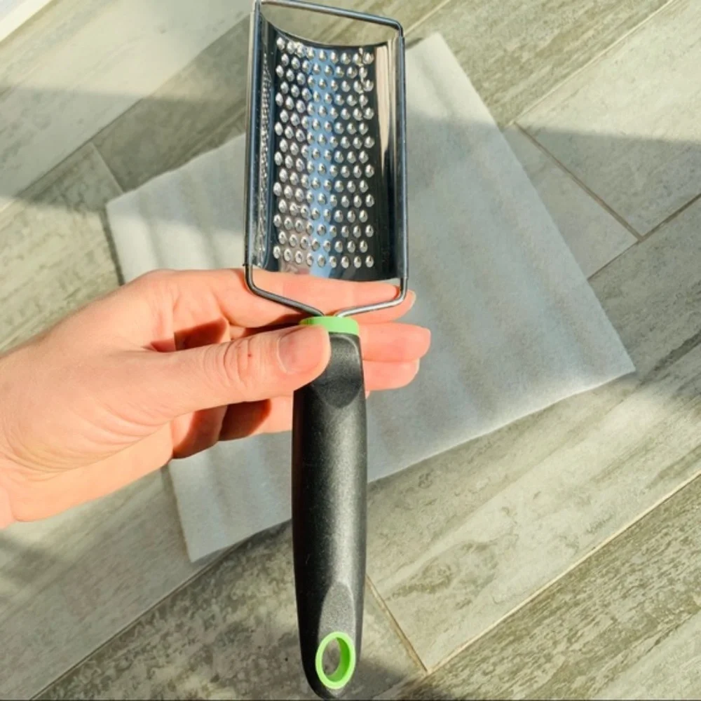 2-in-1 Cheese Zest Fine Grinder Comfort Handle